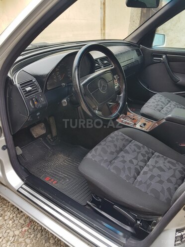 Mercedes C 220 d-8