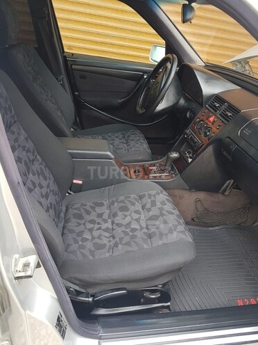 Mercedes C 220 d-11