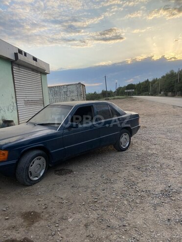 Mercedes 190 1989, 300,000 km - 2.0 l - Saatlı