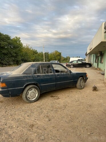 Mercedes 190 1989, 300,000 km - 2.0 l - Saatlı