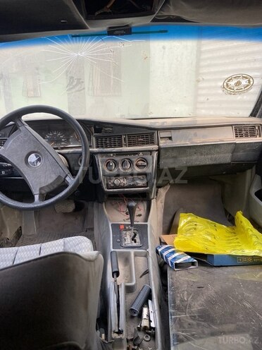 Mercedes 190 1989, 300,000 km - 2.0 l - Saatlı