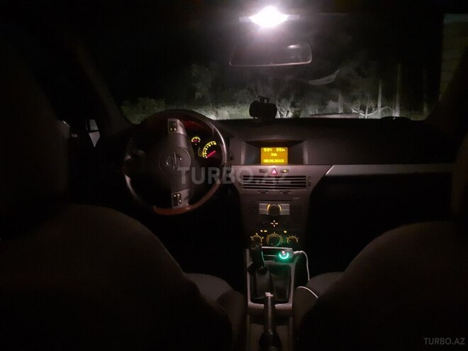 Opel Astra 2005, 290,000 km - 1.4 l - Bakı