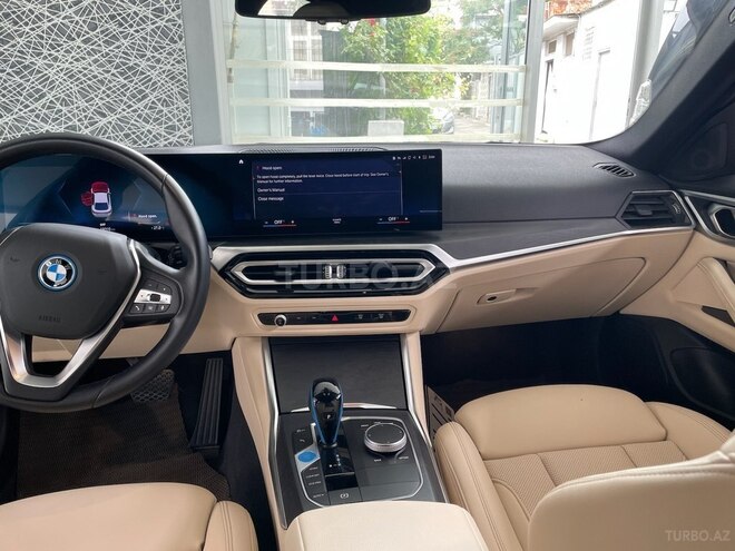 BMW i4-5