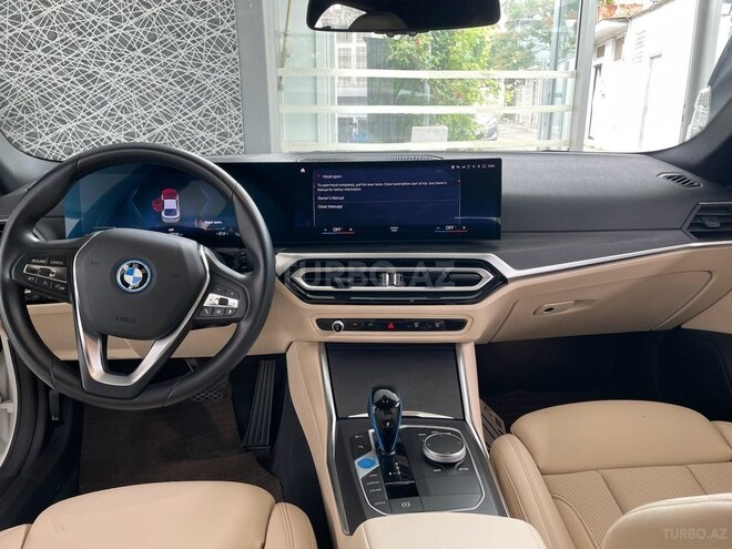 BMW i4-6