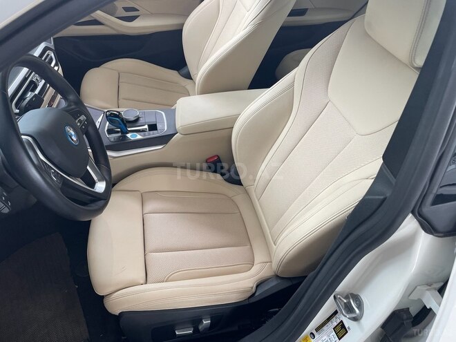 BMW i4-9