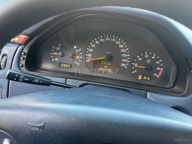 Mercedes E 280 2000, 421,000 km - 2.8 л - Bakı