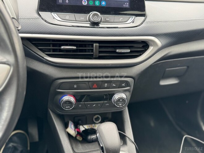 Chevrolet Tracker-11