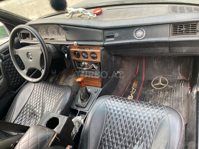 Mercedes 190-8