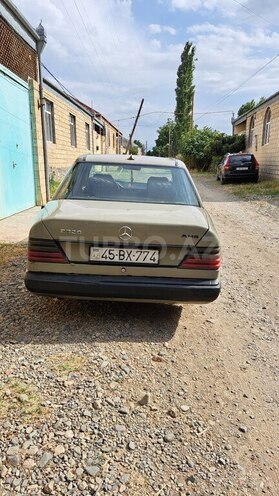 Mercedes E 230 1987, 258,000 km - 2.3 l - Gəncə