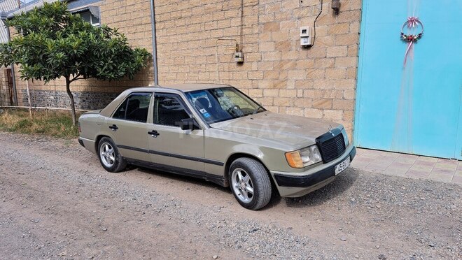 Mercedes E 230 1987, 258,000 km - 2.3 l - Gəncə