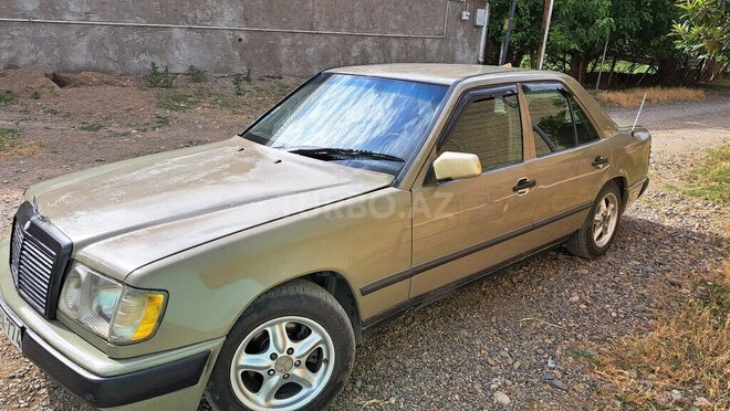 Mercedes E 230 1987, 258,000 km - 2.3 l - Gəncə