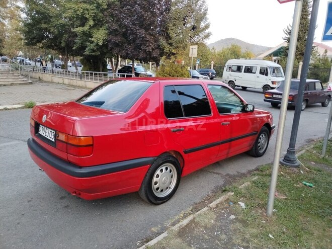 Volkswagen Vento 1995, 290,000 km - 1.9 l - Qəbələ