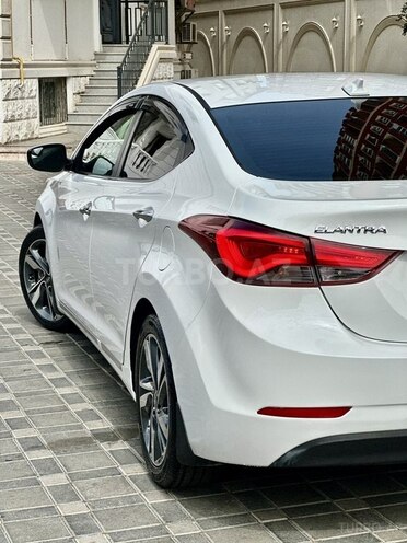 Hyundai Elantra-11