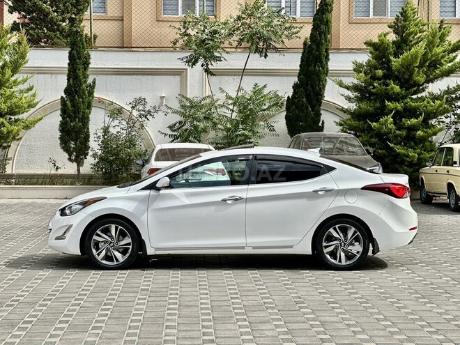 Hyundai Elantra-8
