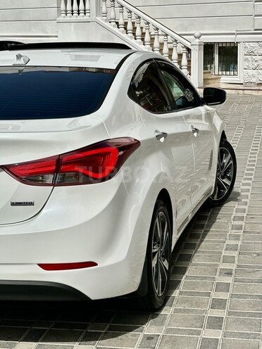 Hyundai Elantra-10
