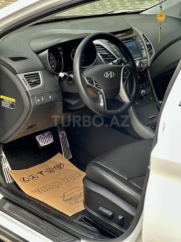 Hyundai Elantra-17