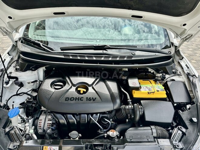 Hyundai Elantra-19