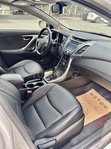 Hyundai Elantra-15