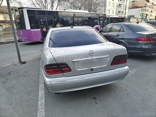 Mercedes E 270 2000, 238,000 km - 2.7 l - Bakı