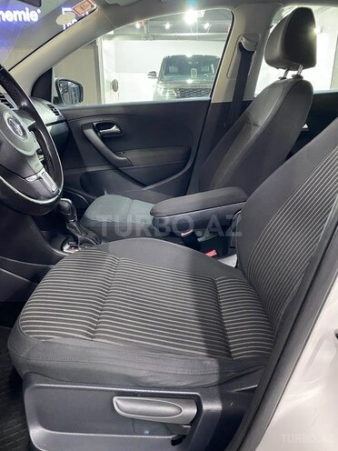Volkswagen Polo 2013, 166,750 km - 1.6 l - Bakı
