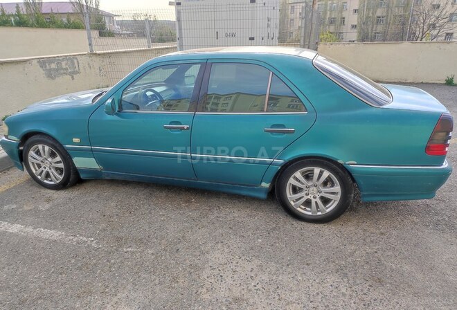 Mercedes C 220 d-2