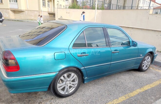 Mercedes C 220 d-3