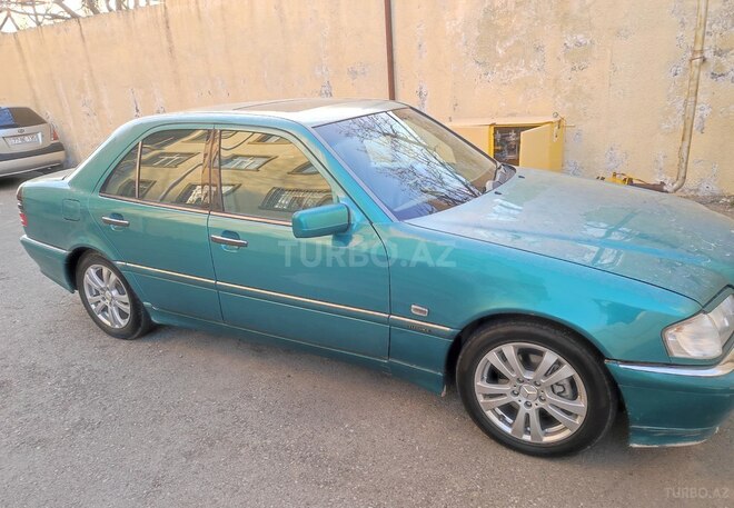 Mercedes C 220 d-4