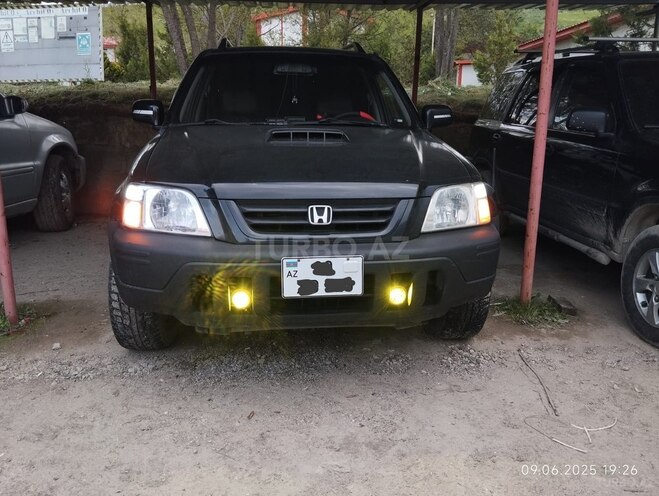Honda CR-V 1999, 300,000 km - 2.0 l - Quba