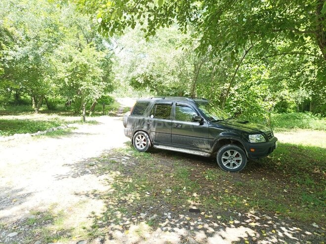 Honda CR-V 1999, 300,000 km - 2.0 l - Quba