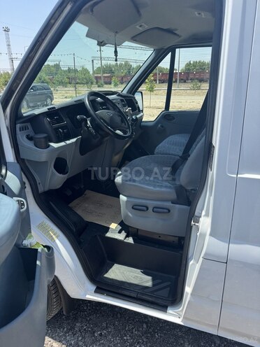 Ford Transit-8