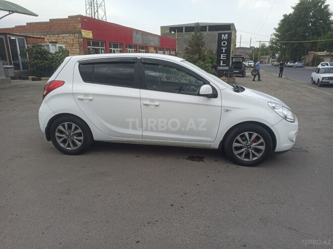 Hyundai i20 2011, 244,000 km - 1.4 l - Gəncə