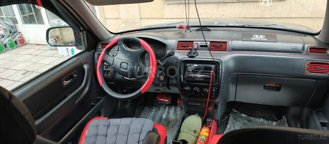 Honda CR-V 1999, 300,000 km - 2.0 l - Quba