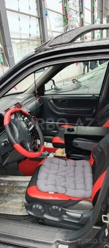 Honda CR-V 1999, 300,000 km - 2.0 l - Quba