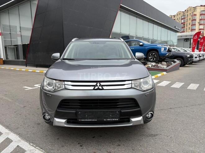 Mitsubishi Outlander-1