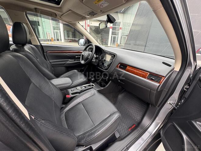 Mitsubishi Outlander-12