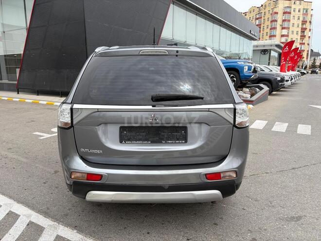 Mitsubishi Outlander-4