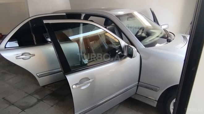 Mercedes E 240 1999, 264,500 km - 2.4 l - Bakı