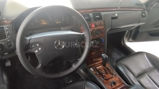 Mercedes E 240 1999, 264,500 km - 2.4 l - Bakı