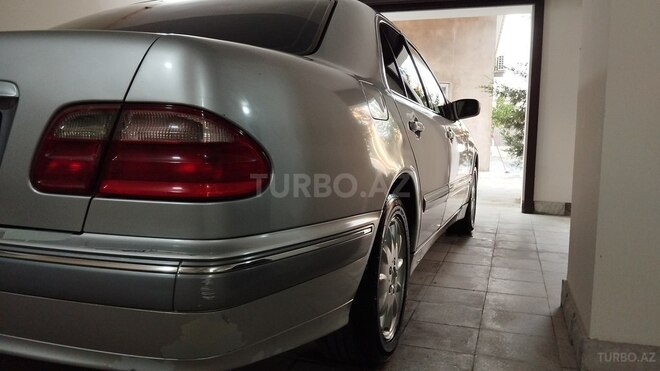 Mercedes E 240 1999, 264,500 km - 2.4 l - Bakı