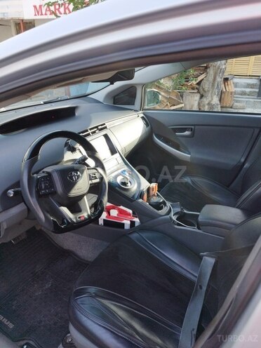 Toyota Prius-8
