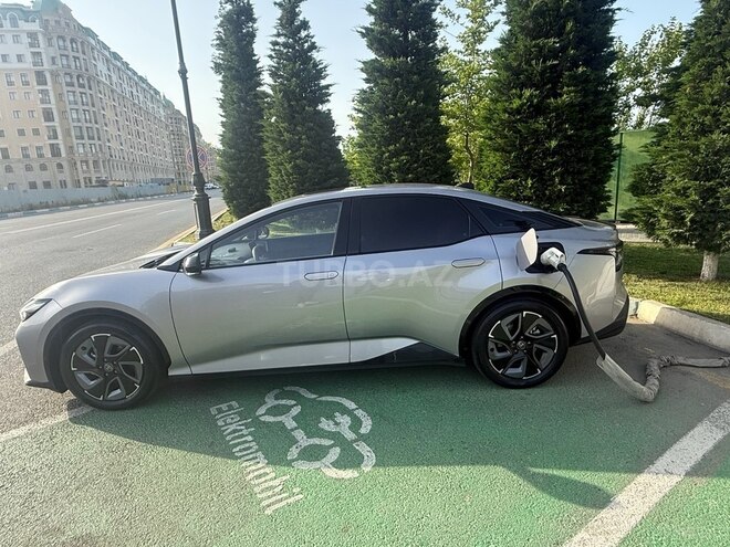 Toyota bZ3 2023, 19,000 km - 1.5 l - Bakı