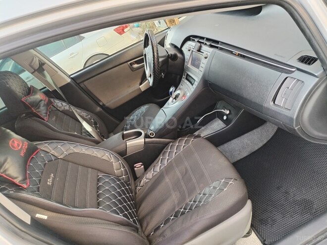 Toyota Prius-5