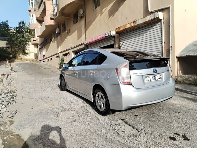 Toyota Prius-12