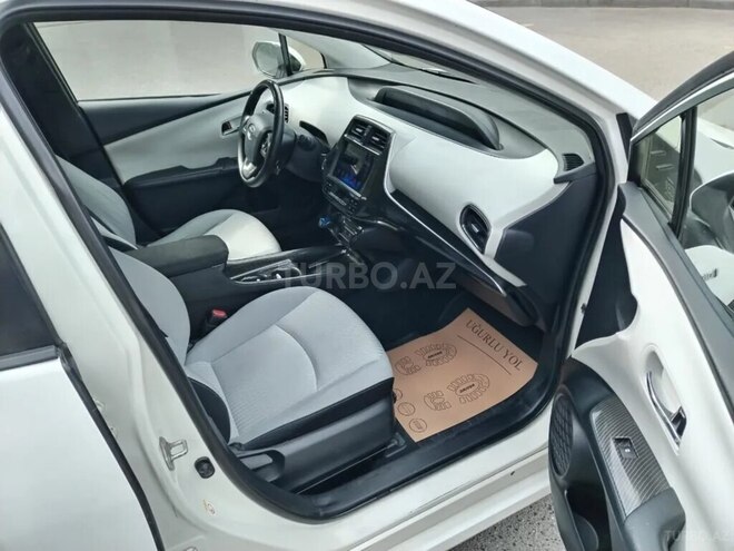 Toyota Prius-10