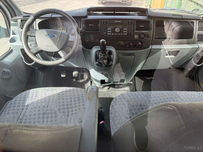 Ford Transit-7