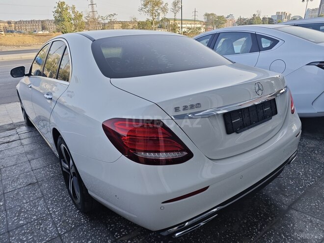 Mercedes E 220 d-6
