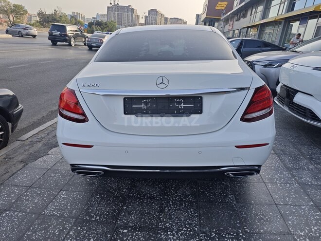Mercedes E 220 d-4