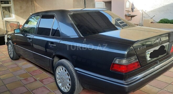 Mercedes E 220 1995, 381,049 km - 2.2 l - Bakı