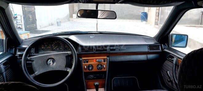 Mercedes E 250 1991, 394,000 km - 2.5 l - Bakı