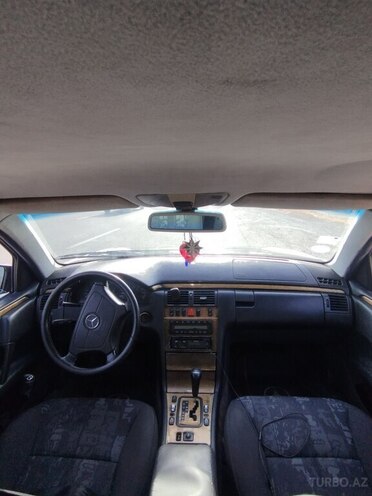 Mercedes E 240 1999, 330,000 km - 2.4 l - Bakı